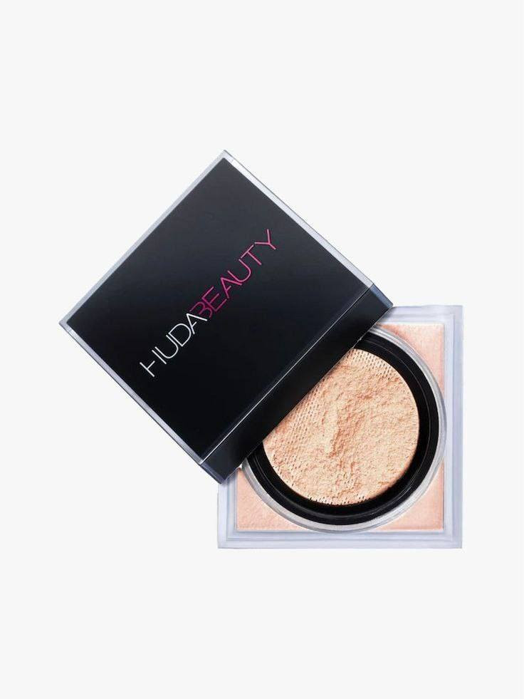 لوس بودر (Loose Powder) من هدى بيوتي هو من أشهر أنواع البودرة الحرة التي تُستخدم لتثبيت المكياج وتقليل لمعان البشرة. يتميز بقوامه الناعم وتركيبته الخفيفة التي تمنح البشرة لمسة مخملية بدون أن تتكتل.
مميزات لوس بودر هدى بيوتي:

تثبيت طويل الأمد: يساعد على تثبيت الفاونديشن والكونسيلر لفترة طويلة دون أن يبهت المكياج.

إخفاء المسام والخطوط الرفيعة: يعطي تأثير الـ "Blur" للبشرة، مما يجعلها تبدو أكثر نعومة.

تحكم في اللمعان: مناسب للبشرة المختلطة والدهنية لأنه يمتص الزيوت الزائدة.

متوفر بعدة درجات: تناسب جميع ألوان البشرة.

طريقة الاستخدام:

بعد وضع الكونسيلر أو الفاونديشن، استخدمي إسفنجة مبللة أو فرشاة لتوزيع البودرة تحت العينين، على منطقة الـ T-zone، أو في أي منطقة تحتاج تثبيتًا إضافيًا.

اتركيها لبضع دقائق (تقنية الـ Baking) ثم أزيلي الفائض بفرشاة ناعمة.

السعر 6
للحجز خاص
#توصيل_جميع_المحافظات5


**إذا كنت صاحب هذا الإعلان وتريد حذفه لأي سبب، رجاءا أرسل رسالة إلى الدعم الفني**