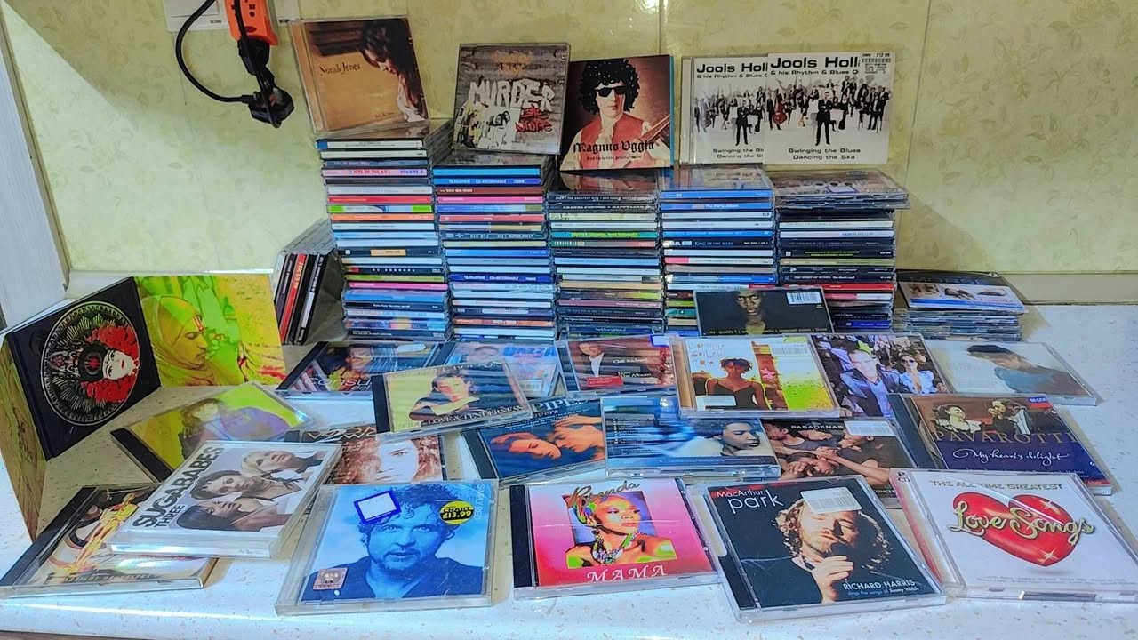 مجموعه جديده من ١٢٠  قرص مضغوط نسخ اصليه منوعات اجنبيه - أنواع موسيقية متعددة - روك، بوب، أغاني قديمة، شلاغر، موسيقى عالمية، الطلب على الواتساب ***********
