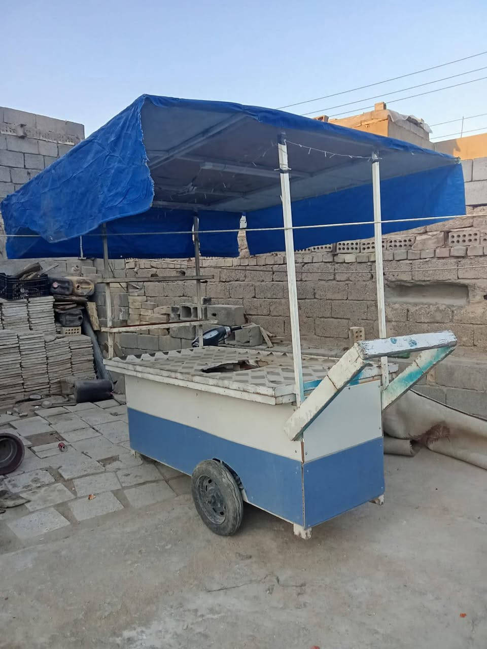 السلام عليكم عربانه للبيع العربانه ترهم الكلشي عربانه نضيفه تايرات نضاف العربانه جانت تشتغل لبلبي حوضها جبير بيها اثنين ابريمزات فتحتين بيها معروضه400وبيها مجال للشراي العربانه جاهزه مكاني بغداد حي النصر ***********اذا ماحصلتني على  الرقم ادخلي واتساب
