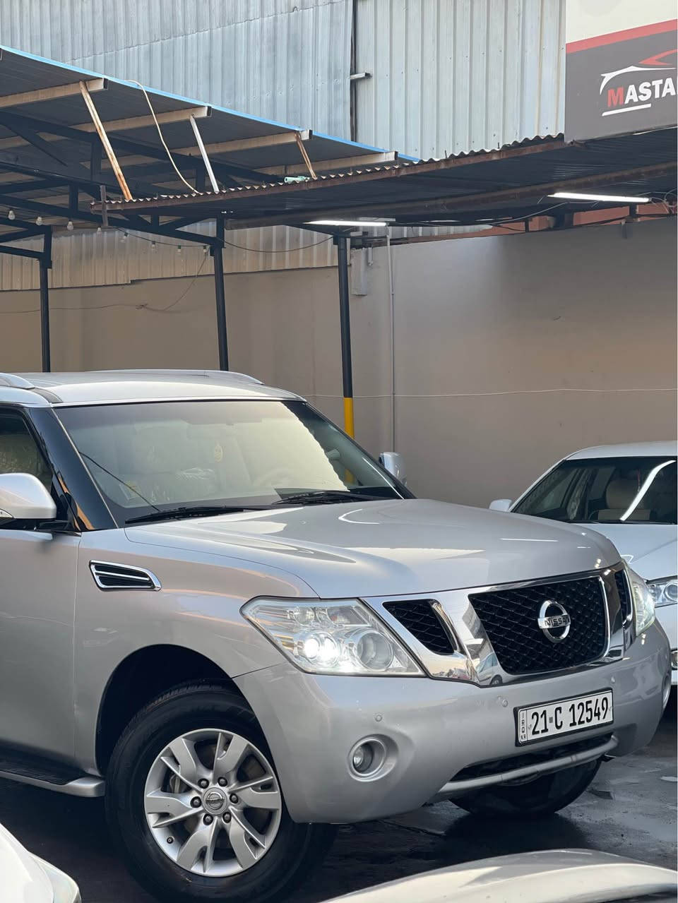 نیسان پاترۆل 2012 
مواسەفات دەرەجە ٣ se 
مەکینە بچوک مەرغوب 
سفری ئێرەیە سەیارەکە دووەم دەستە 
ناوزەرد ئاوێنە شەفت کوشن کارەبا حاسەی پێش و دوا
٥ مۆدی لێخورین سەلاجە و تەبرید مەرکەزی 
مەکینە و گێری نەکراوەتەوە ١٥٠ هەزاری حەقیقی رۆشتوە 
بەناوی خۆمانەوەیە تا ٢٠٢٩ باتری و تایەی تازە کامل سێرڤس کراوە سەیارەی ماڵەی خۆمانە 
تەنها نیو دەرگای پەمپە لەسەر شوخت 
هەموو گیانی بەشەرت سۆنەرەکەیم داناوە
لە سلێمانیم
***********
نرخی 207 گەڵا السليمانية, العراق
