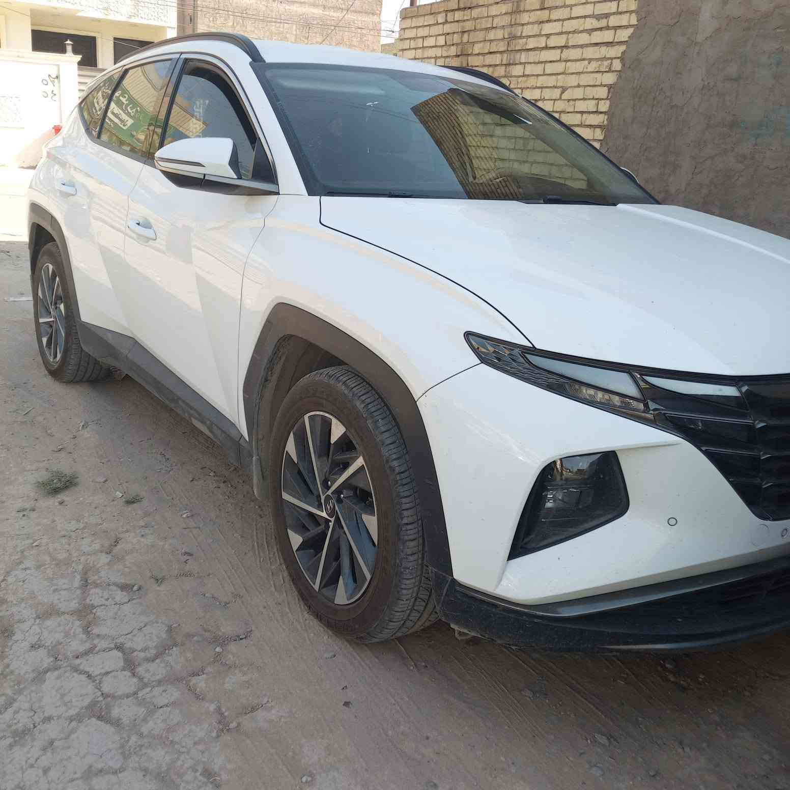 سلام عليكم
توكسان 2020 نص فول
كفاله عاما 
تخم تاير
تبريد
حساسات
تحكم استيرن
امرايات شفط
كامراه خلفيه
سعر 190 مجال حك الجيه
***********
