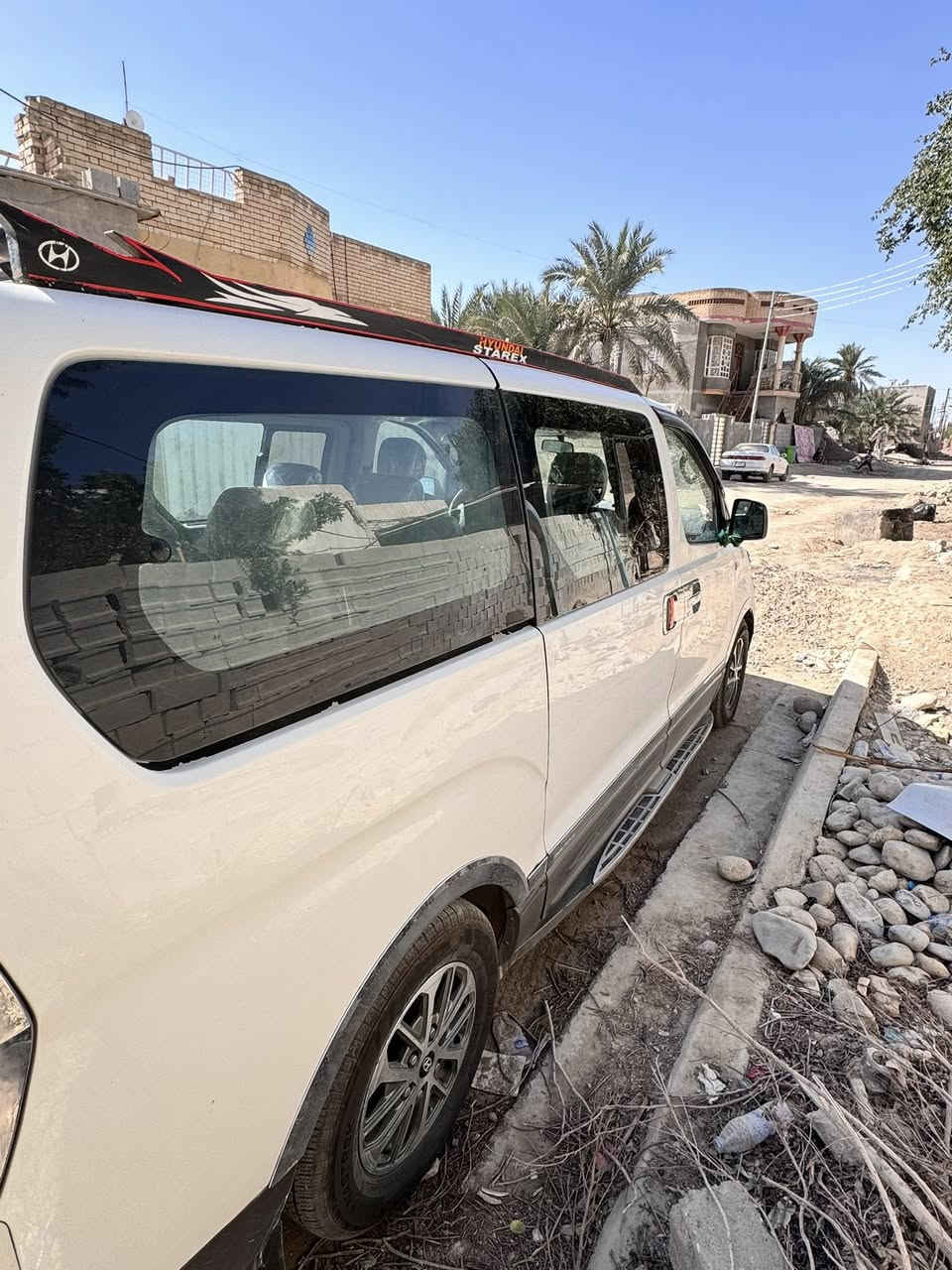 السلام عليكم
سياره ستاركس موديل 2015 اصل مسكر 
رقم بصره 
السياره ب أسمي 
سياره كاملة 
تبريد خير من الله + كشنات + ارضيه + تخم تاير جديد + ويل ViB + حداديه كامله + نشرات 
يعني سياره كامله مكمله مابيهه كل نقص 
مكان السياره البصره القرنه 
رقم الهاتف *********** 
السعر 190 وبي مجال
