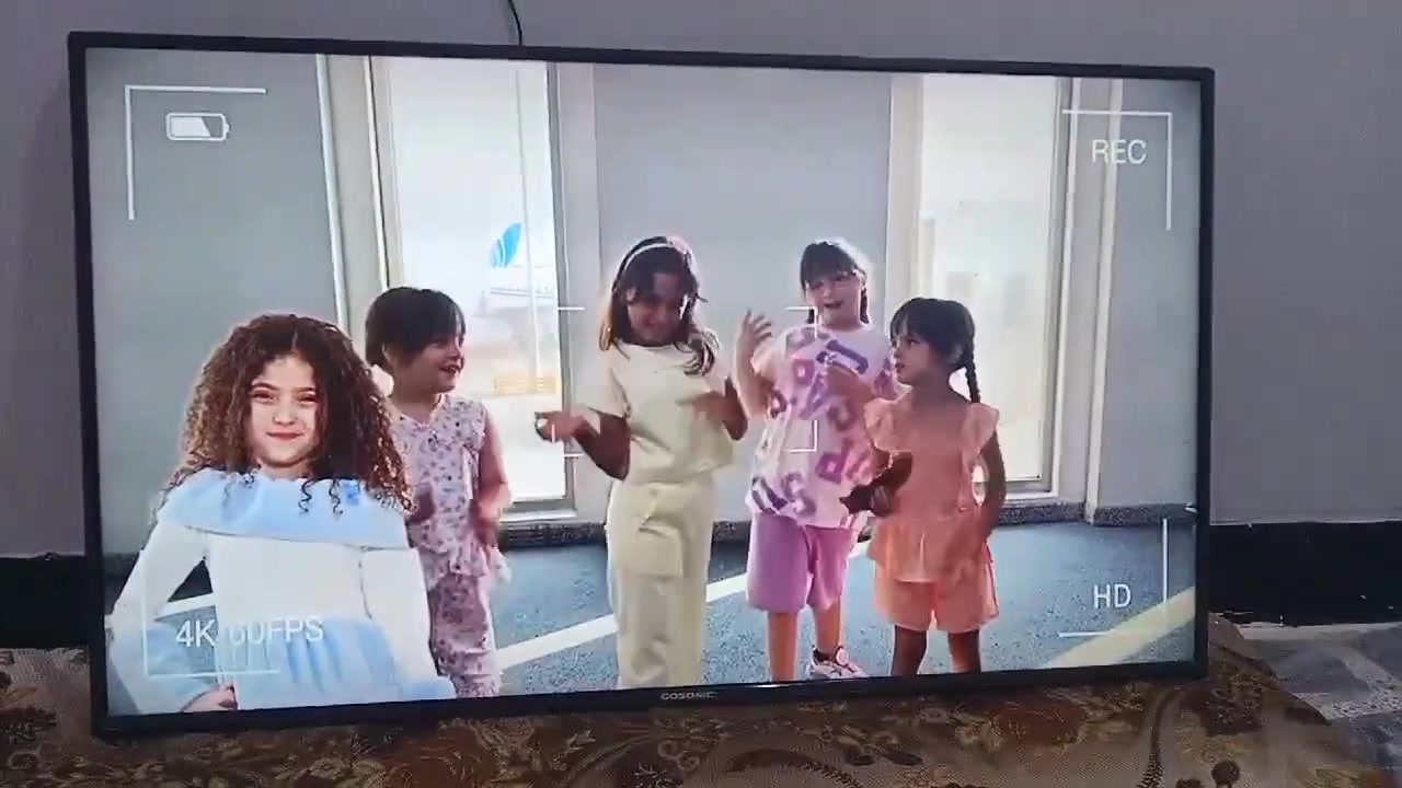 السلام عليكم لدينا شاشه للبيع حجم 50 انترنت فول اسمها كوسنيك سعرها 160 قفلها من الاخير 
والاتصال ع الارقام التاليه أو مراسله خاص 
***********
***********
ورقم واتساب بيه كورك
