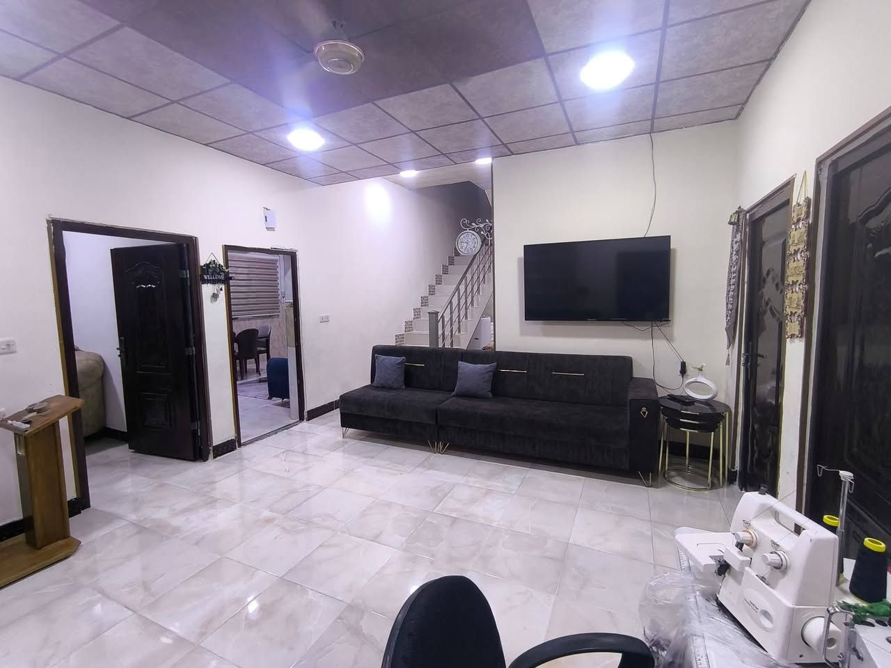 ♥️ سلام عليكم ورحمة الله ♥️
بيت للبيع منطقة سبعه نيسان راپرين مساحته 270 متر 
يتكون من المطبخ حار و بارد 
واستقبال 
صاله داخليه
غرفتين نوم
ترك اثنين 
صحيات خارجي والداخلي 
والبيتونه 
السعر والاستفسار اتصل على رقم ***********
