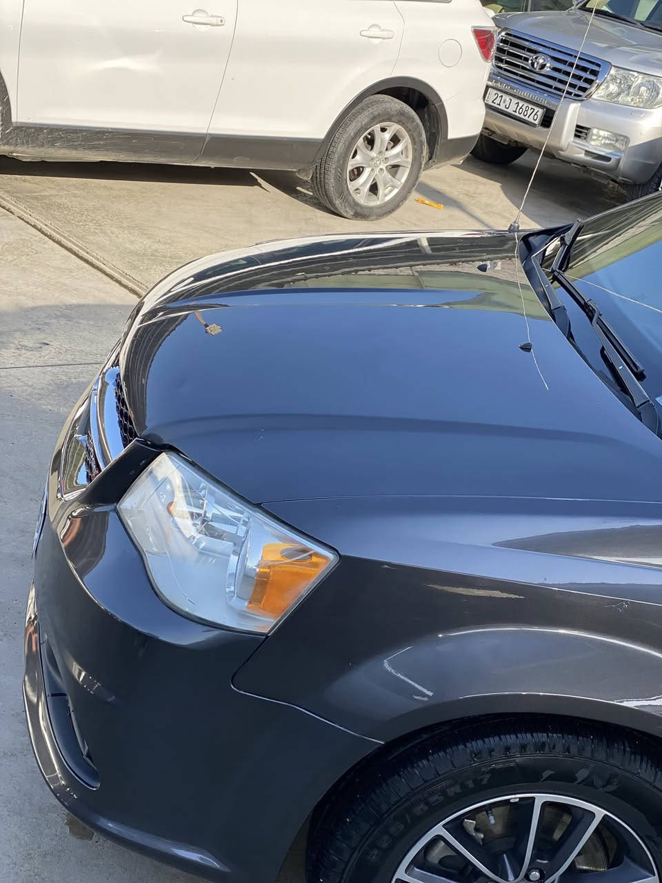 دوج كرفان موديل 2017
✅مواصفات SXT
✅بيبان كهرباء 
✅جنطة كهرباء 
✅داخل اسود +اصفر 
✅كشنات جلد 
✅تشغيل عن بعد 
✅شاشة 
✅كاميرة 
✅نضام ECO
نص  جاملخ خلفي صبخ بدون دواخل بدون ايرباك حتة التكمة ما واصل و شبر من الجنطة بارد فقط 
السيارة  مثل الصورة  بدون نقص و جاهز و نضيف 
سنوية جديد لوحة جديد هزة جديدة 
حدادية تخم تاير جديدة 
گير محرك شرط ما مفتوح 
للاستفسار السعر 
مكان السيارة سليمانية 
***********
