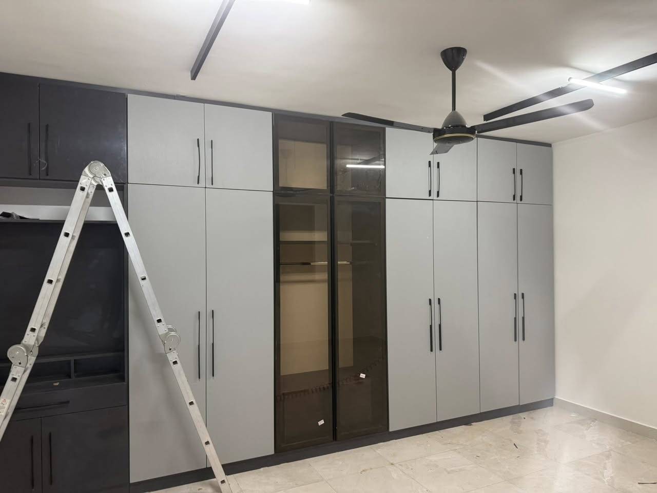 نجاره ابو الحسن لعمل كافه اعمال الديكور والمطابخ درسنك روم غرف اطفال خشب تركي درجه اولى 
البصره صناعيه حمدان 
***********
***********
