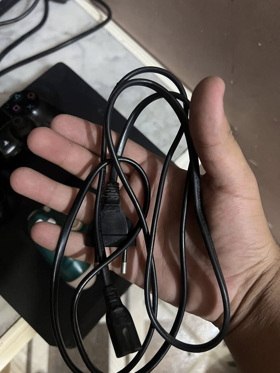 بلي 4 اسلم للبيع نضيف كلش وياه بنكه هوائيه يدات 2 مكاني بغداد الدوره 
رقمي واتساب 
***********
قيم وأخذ

