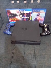 بلاي 4 للبيع عنوان بغداد شهداء العبيدي الثالثه سعر 270.  07707938303