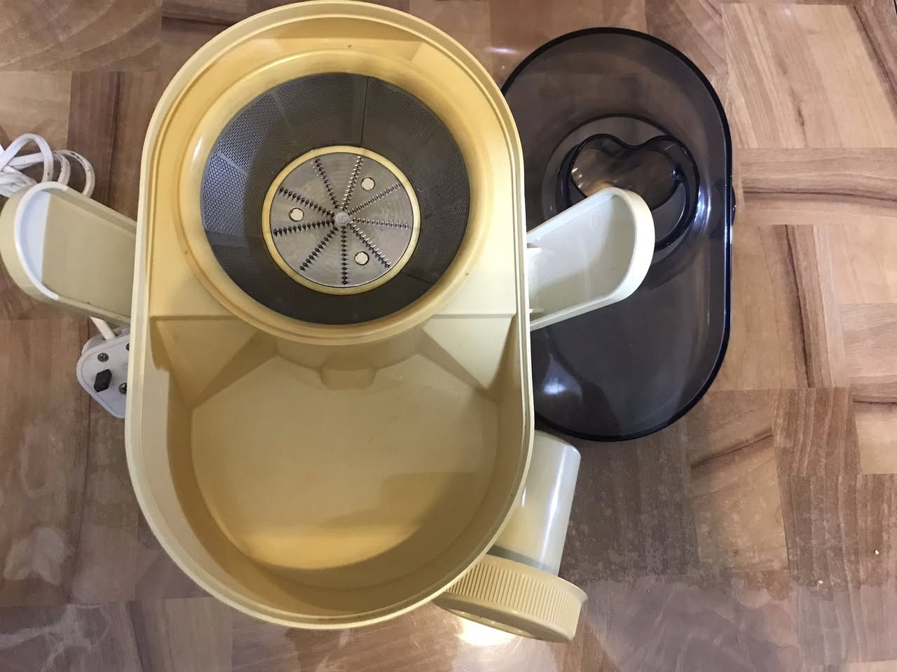 متاح  عصارة الفواكه من شركة كينود صناعة انكليزية سعر 40 الف


**إذا كنت صاحب هذا الإعلان وتريد حذفه لأي سبب، رجاءا أرسل رسالة إلى الدعم الفني**