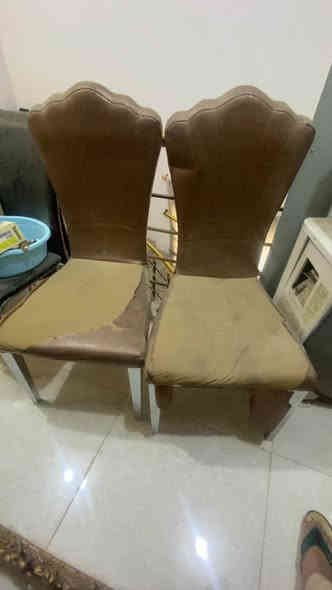 كراسي حديد نظيف فقط الجلد ممزق 12 القطعه الواحده العدد 6 قطع و بيها مجال مكاني حي المعلمين الجديد للتواصل *********** عمارة
