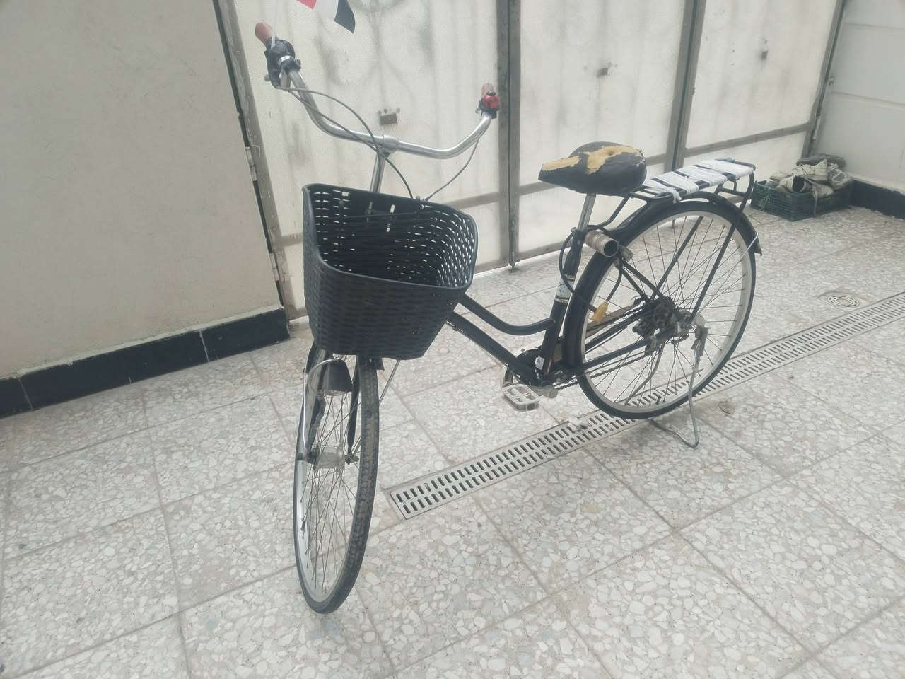 سلام عليك بايسكل البيعه 75
كلشي مابي مابدل برغي مابدل بايسكل بطه العنوان
بغداد الحسينيه جريخي رقم ***********
