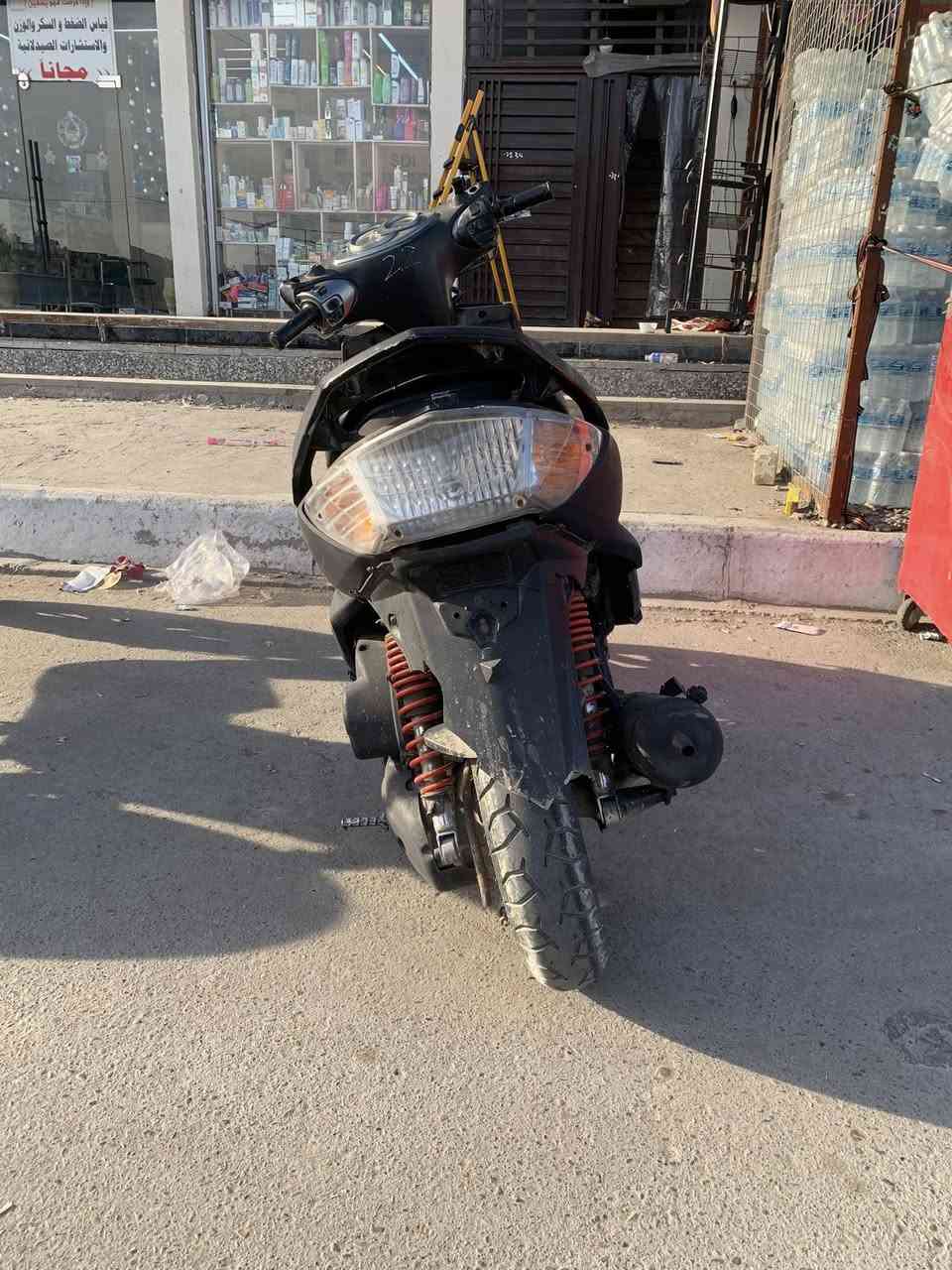 السلام عليكم سنكس فحل كوري لون طافي كابريتر نقصه سلف ونقوصات خفيفه السعر ٣٥٠ مكاني بغداد مدينه الصدر رقمي ***********
