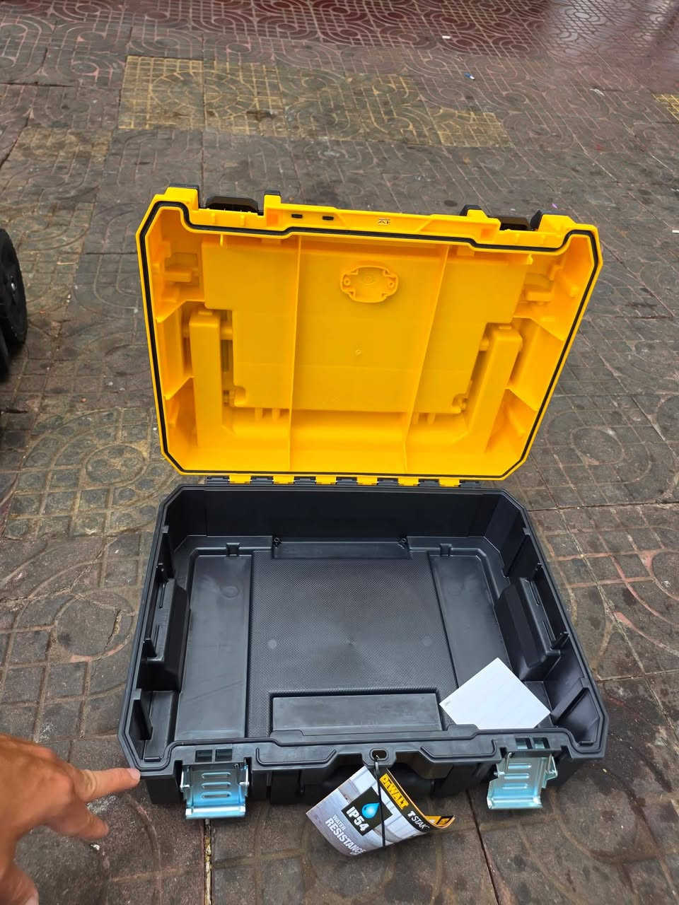DeWaLt
***********
