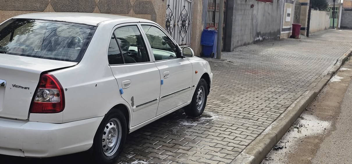 سلام عليكم هونداي فيرنا موديل 2014  للبيع سياره حلوه ونضيفه  باتري جديد تخم تاير جديد درايم شفت جديد سياره على ايدي مال موضف من الدوام للبيت مامشتغله تكسي هاي صور وسونار كدامك يعجبك المنشور اهلا وسهلا ميعجبك هم اهلا وسهلا كلشي موجود بسوك  السعر 77 وبيه مجال  حك الجيه  الرقم [ *********** ] المكان بغداد التقاطع النهروان
