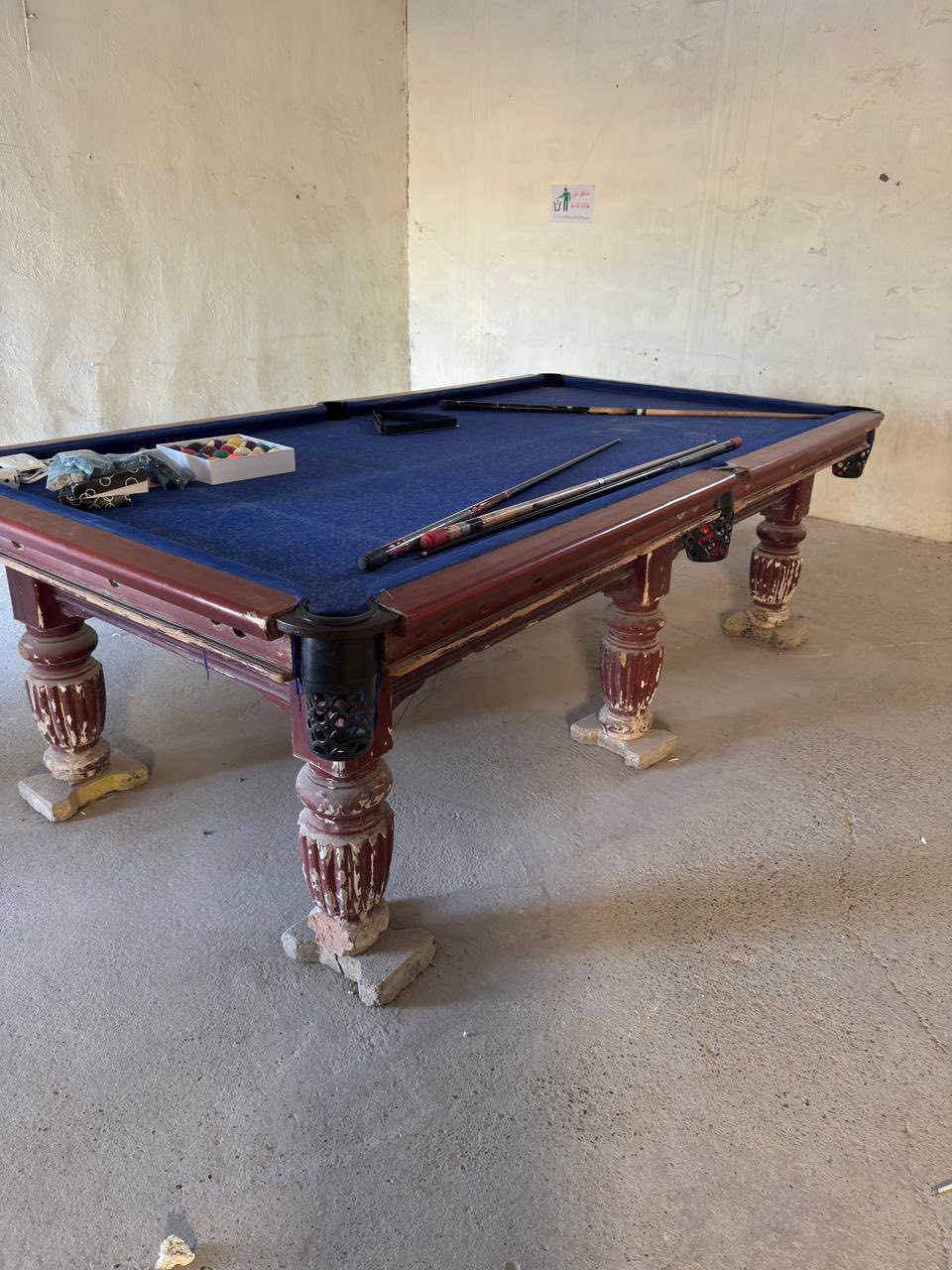 ميز بليارد للبيع سيتين طوب + كيوبات اربعه
***********
