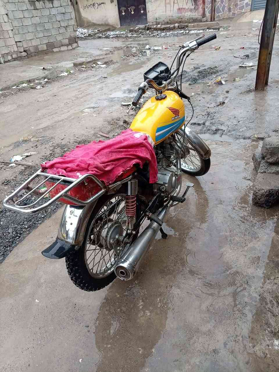 ماكينه اربع تسعات تايه وره جديده قمجي سكريته جديده ضفيره جديده مكاني حي الانتصار شرع 60. السعر 180 وبي مجال***********
