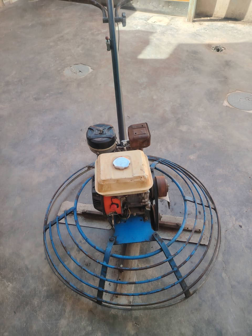 السلام عليكم
ساقوله للبيع نضيفه وجاهزه لشغل
***********
السعر ٢٢٥ وبيها مجال
