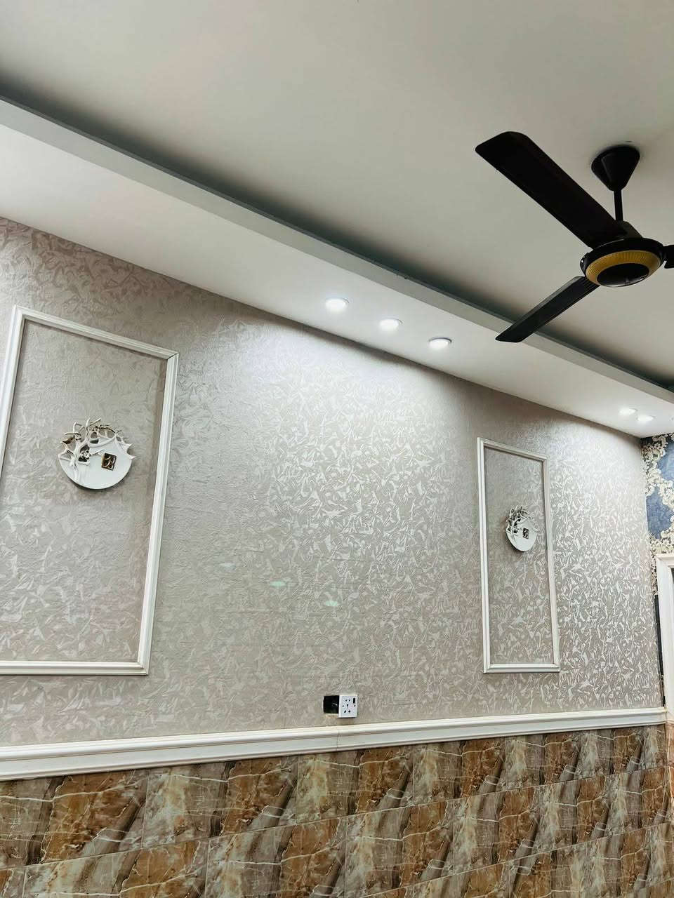 بيت اللبيع بدبيسات وره حسينه الزهراء قرب شارع العام موقعه حلوو وقريب ع المستشفى وعشارع مساحته 100متر طابقين عكاده بيت نضيف وحديث بي غرفتين كبار بطابق الثاني طابق الارضي ستقبال صاله مطبخ حمام داخلي خارجي طابو ملك سعر 95وبيه مجال


**إذا كنت صاحب هذا الإعلان وتريد حذفه لأي سبب، رجاءا أرسل رسالة إلى الدعم الفني**