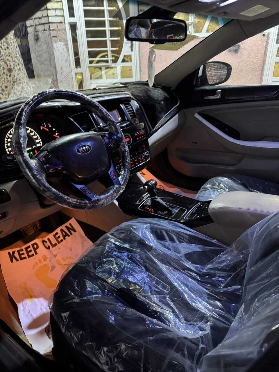 كيا كادينزا 
موديل 2014
محرك 3500– 6 سلندر 
ماشية 87.    الف كيلو  شرط لفحص 
رقم بغداد الدولي  ابسمي 
   كلشي موضح بلسونر
السيارة جاهزة من كلشي بدون اي نقص 
المواصفات✅ فول لفول
-تشغيل بصمة مع بصمة الابواب الامامية
داخل  قرميدي ملكي VIP 
-انارة بالمرايات والابواب الامامية
-كاميرا وحساسات خلفية
-بردة خلفية متحركة
-تبريد قطعتين
-تخم تاير جديد
-كشنات كهربائية جلد تدفئه
-لد امامي وخلفي
-تحكم كامل بالستيرن
-شفتات ستيرن رياضي
-نظام ترحيب 
-سماعات انفنتي 12 سماعة
-اشاير مري+شفط
وباقي مواصفات الكادينزا معروفه
**اخوان بل عافيه ع ياخذه السياره 
السياره جديده ومابيه اي عيب او نقص
السعر 127$$
العنوان بغداد / 
***********
