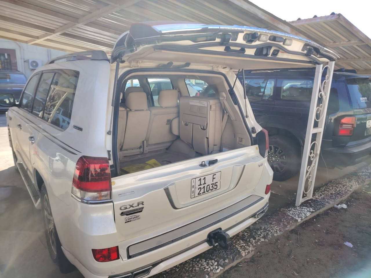 لاندكروز ٢٠٢٠  Gxr  سبيشل اديشن  دبل ماوس اربع بيبان بصمة صندوك كهرباء شفط ٣شاشات فتحة سقف ٨ ايرباك ويل ٢٠ كشنين كهرباء شاحن وبقية المواصفات باسمي بغداد رقم جديد ماشية ٦٦ الف سعر ٥٨ الف دولار للاستفسار *********** مكاني بغداد حي الاعلام
