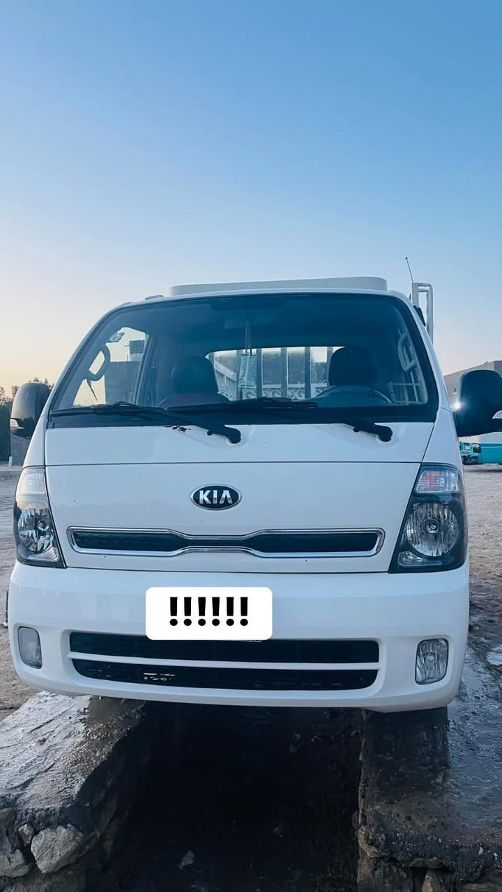 كيه حمل موديل ٢٠١٨ مكفوله كفاله عامه
محرك ٢٧٠٠ رقم قادسيه 

رقم جديد مداور ثاني يوم.   

مكانه بسماوه ملاحظه بدون محجر  

رقم جهازه ٠***********
