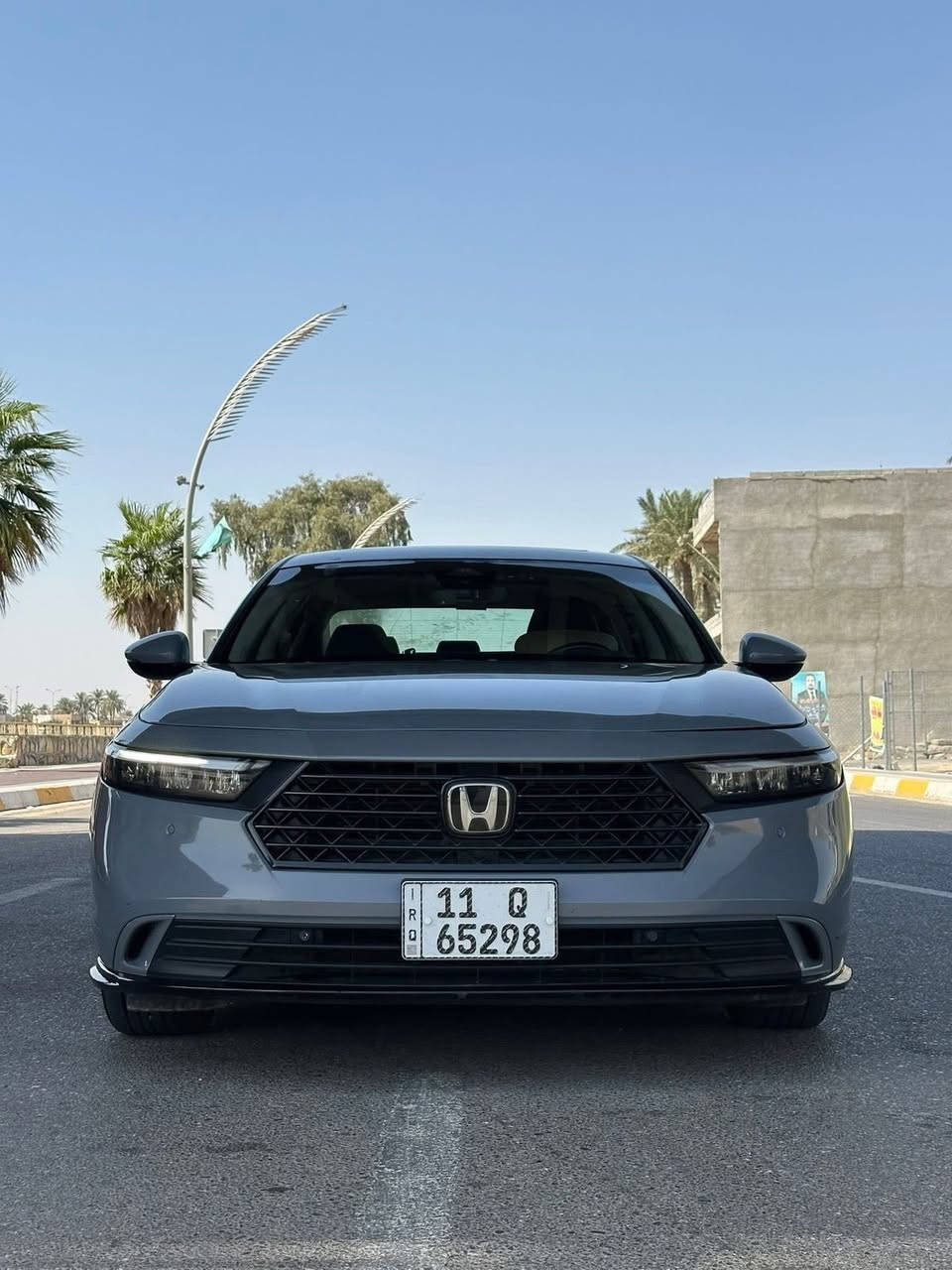 السلام عليكم ***********
هوندا
 اكورد موديل 23
هايبرد 
مرقم بغداد 
كاملة من النقوصات
عداد 100 الف كيلو 
الضرر مثل ما موضح بالصور فقط جاملغ وراجع بارد 
يعني كلين 
سيارة نضيفه كلش استيراد خاص على ايدي 
تحويل ثاني يوم 
مواصفاتها معروفه 
كشنات خزن وتدفئة
رادارات 360 درجة
نقطة عمياء
قرائة مسار 
مثبت سرعه
يعني قيادة شبه ذاتية
فتحة سقف 
تبريد خير من الله 
دهن كله اصلي
وبانزين محسن كله اديرلها 
سيارة معروفه باعتماديتها العالية
سعر 220 وبيها مجال

