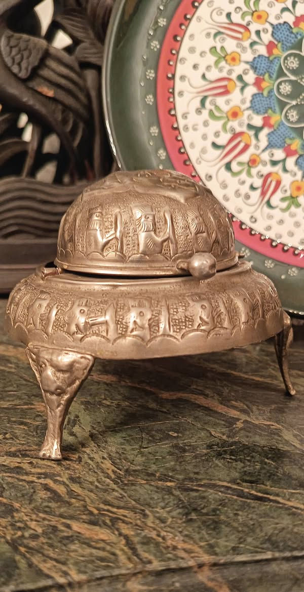 أستغفر الله العظيم، اللهم إني أسالك فيضا من فيوضات فضلك.
............................

مساء الخيرات، الجمال القمرات بزياده، مفيش أجمل من كده.

............................

للبيع بإذن الله:

- عدد ٢ كافيارير آشوري رجول أسد، نحاس مطلي فضه عاليه، تقال جدا، ومتان جدا جدا، محكمين الغلق، قدام أنتيك، تحف، تحياتي،،،

................................

الحمد لله حمدا كثيرا طيبا، نحمده ونشكره على نعمه وفضله علينا.

يسعد مساكم حبايبي،،،،،،

إستمتعوا معايا، التفاصيل بالفيديو،،،،


**إذا كنت صاحب هذا الإعلان وتريد حذفه لأي سبب، رجاءا أرسل رسالة إلى الدعم الفني**