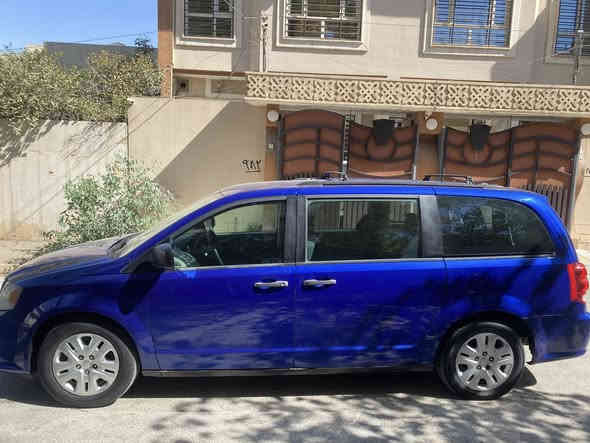 السلام عليكم 
دوج كرفان  موديل 2018  رقم بغداد تحول بل موصل ضرر ربع بوند وجاملغ وربع الباب السايق بدون ايرباك مكينه 6 سلندر حجم 3600 بدون  موصفات كابون بانزين بيها سياره بعد احله من الصور ماشي 197 الف كيلو  طخم جديد 
رقم الهاتف ***********
***********
سعر 152  وبيها مجال
