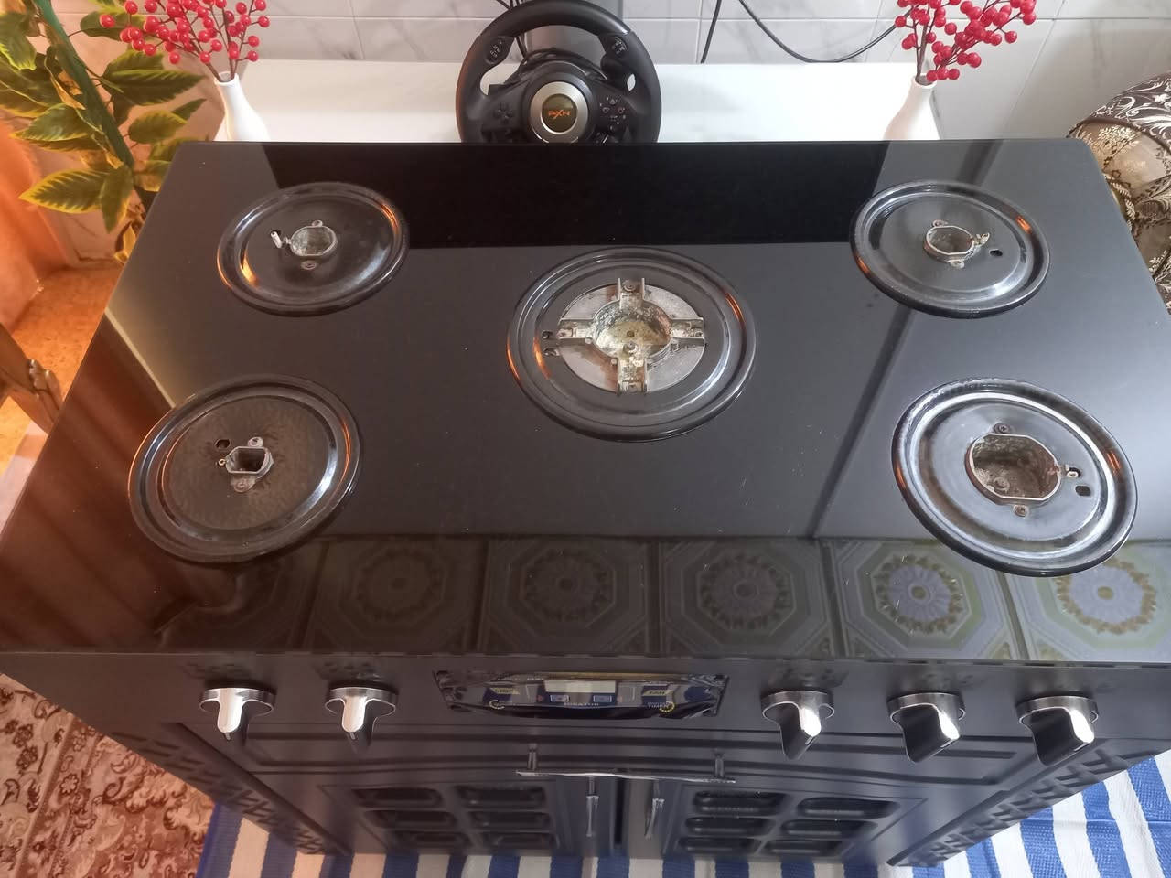 سلام عليكم طباخ باب اول مع شافطه نوع المتين ممشتغلات شهر والطباخ بي رف داخلي سعرهن ثنيهن ١٥٠ 
***********
