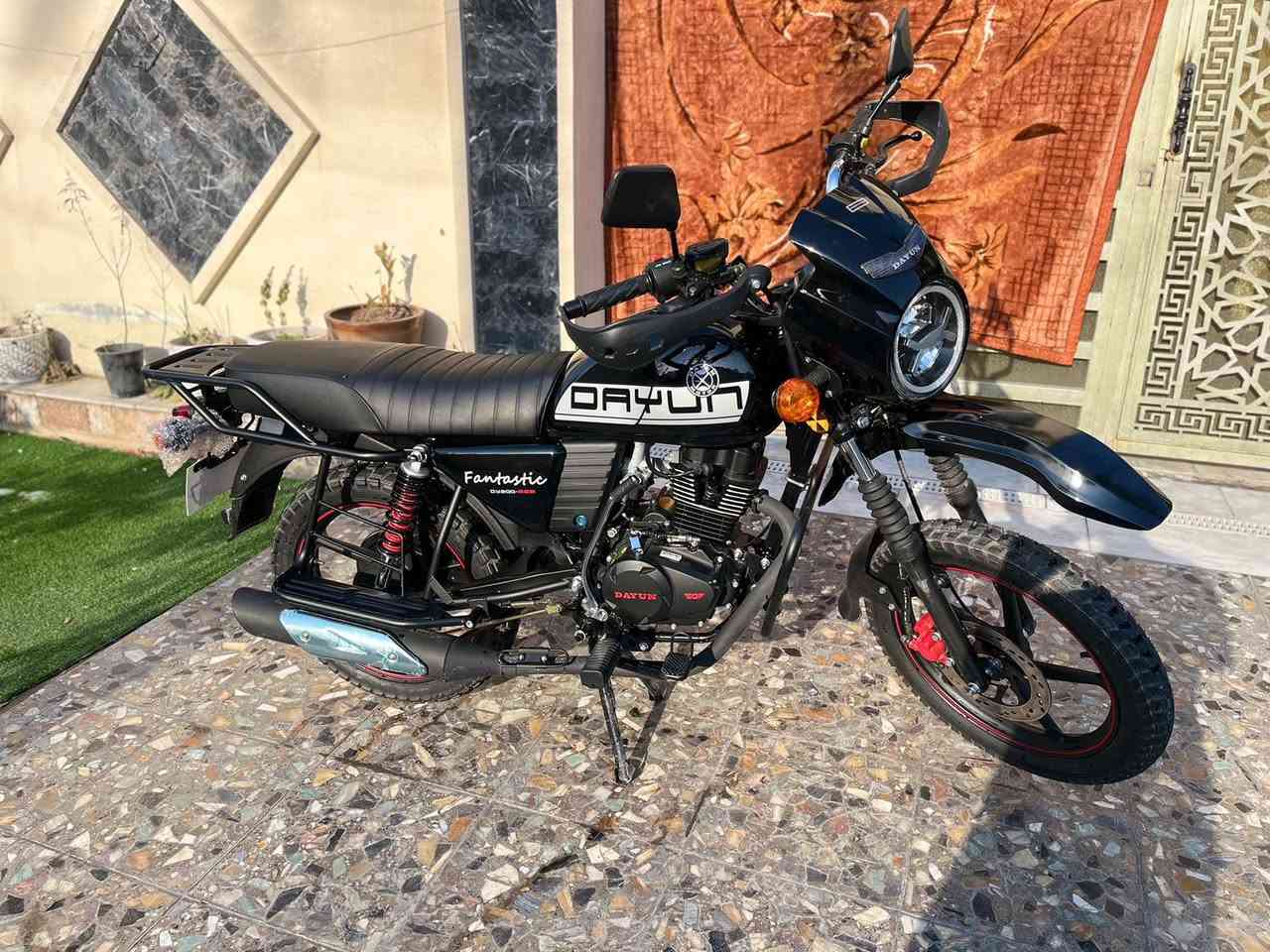 سلام عليكم دايوان موديل ٢٠٢٦ دراجة معرض جديدة كلش ماشية ٨٤٠ كيلو بس رقم و سنويه بصمه و سوياجات ٢ مكانها بغداد الطالبية ٣ ملايين وبيها مجال حك الجية مارجع احد 
***********
