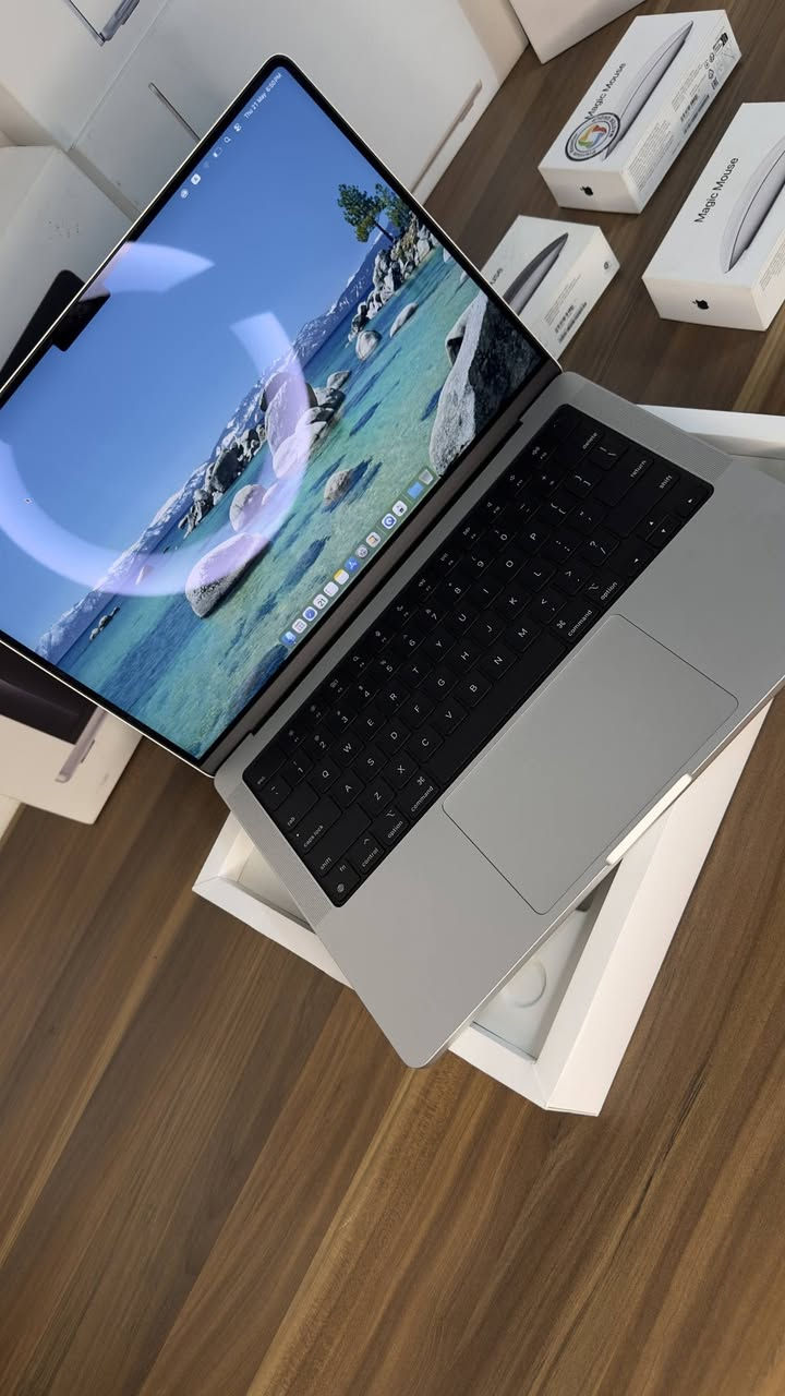 Macbook pro M4 pro 
14 inch 
Ram 24 
Hard 512 
لون سلفر

جديد ما مستخدم فقط مفتوح من العلبة
ملحقات كاملة
للأستفسار ارسل رسالة

سوي انظمام حت تشوف البقية 👇🏻
https://t.me/wolf_store_iq

متوفر ايضا pro m4 14 
16/512 

متوفر Air m5 13 
16/512

متوفر ايضًا Air m2  13 inch 16/256  
جديد ممفتوح. لون مدنايت

متوفر ايضًا الحجمين: Air m4  13 inch / 15 inch 
والذاكرتين موجودين 16/256  16/512 

متوفر ماوسات جيل 3 اخر اصدار مستخدم نظافة 100‎%‎  مع علبة وبدون كيبل.

متوفر ادابترات شواحن من 29 واط الى 140 واط اورجنال اصلي فقط مع كيبلات التايب سي والمغنتك. 

للطلب والأستفسار ارسال رسالة 

قناه التلي انشر بيها ماكات انظموا الها
https://t.me/wolf_store_iq

تيك توك
www.tiktok.com/@wolf.wiq
انستا
https://www.instagram.com/wolf.wiq/profilecard/?igsh=MXdpZG5maTQ5N3p1ZA==


**إذا كنت صاحب هذا الإعلان وتريد حذفه لأي سبب، رجاءا أرسل رسالة إلى الدعم الفني**