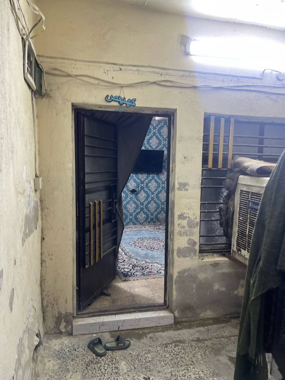 سلام عليكم نصف قطعة خلفية للبيع
طابقين تحتوي ع 4 غرف صالة + 3 غرف منفصلة

______
العنوان 
مدينة الصدر قطاع 12 قرب صيدلية المتميز فرع العريض مثل ما موضح بالصوره 5 بيت بالفرع
للاستفسار 
***********
