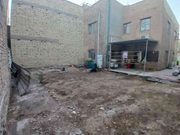 إعلان بيع دار قديم تفليش
يُعلن المالك عن بيع دار قديم للبيع صالح للسكن  بمساحة 313 متر بالسند واقع حال 323 مترمربع، تتميز بالمواصفات التالية:
تم تبليط المنطقة بالكامل قبل 2 شهر وتبديل خطوط المجاري
المساحة:323 م²
الموقع: بغداد -الوزيرية-منطقة الكسره
الواجهة:11.50 
قريبة من: (الخدمات – المدارس – الطرق الرئيسية)
بالقرب من مسرح الطليعة ومستشفى السفير وشارع المغرب (شارع الاطباء)
للتواصل وطلب المعلومات الاتصال فقط او واتساب 
📞 للتواصل والاستفسار:هـ ***********
