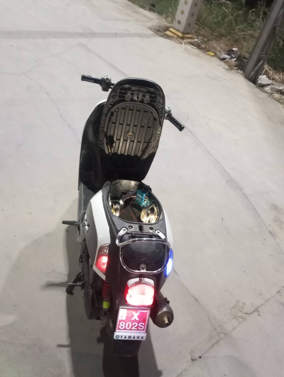 السلام عليكم دراجه ماكس بوليسي للبيع الدراجه مفتوحه 55شلعه او معدل كهربايته كله شغاله سلف شغال عوزه باتري هندر شغال الدراجه نضيفه او حلوه العنوان ناصريه سوك الشيوخ المو شراي لا يراسل التصال عل رقم ***********
