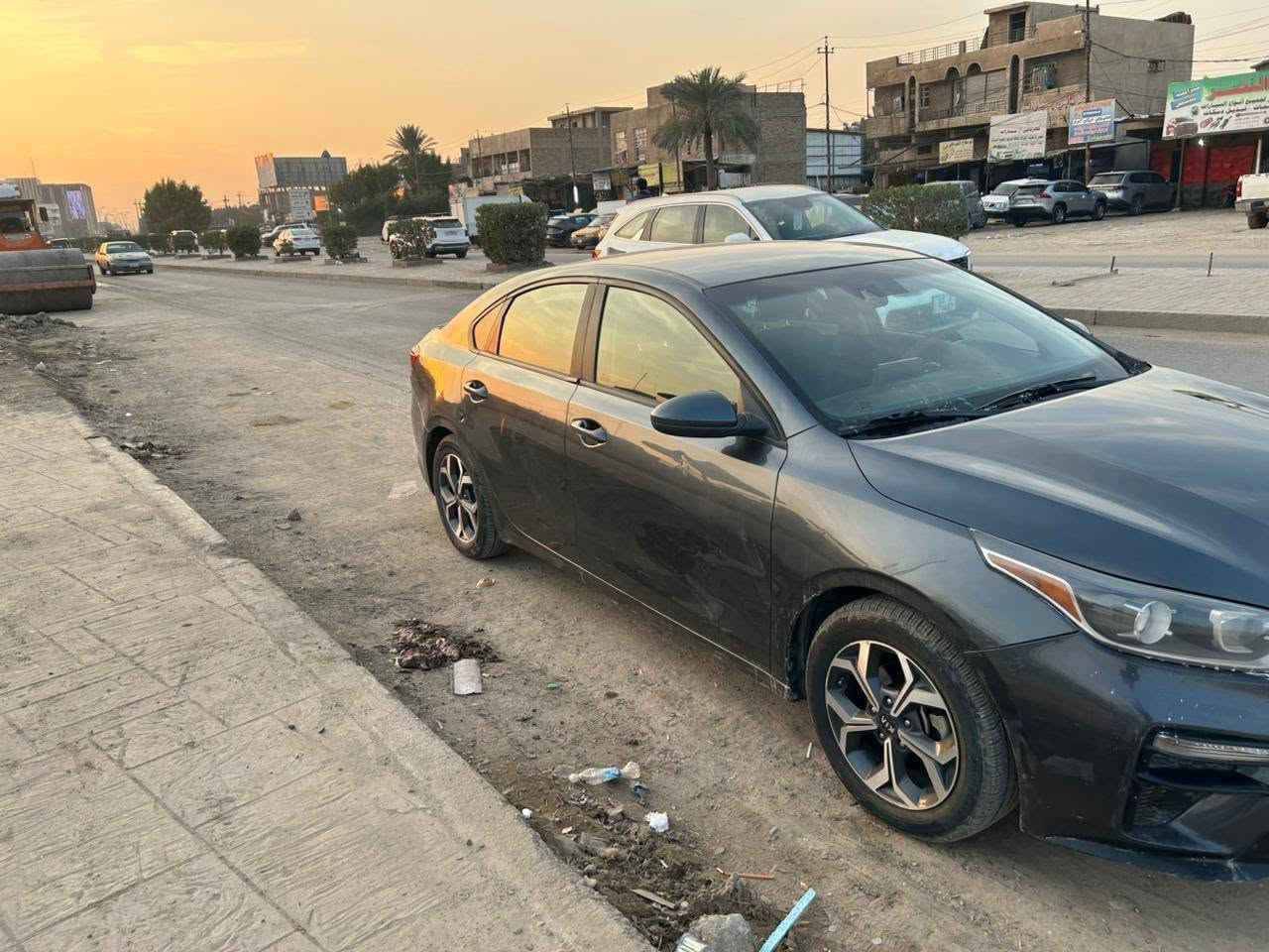 السلام عليكم  كيا فورتي موديل 2020 وراد امريكي صور الحادث موجوده نص فول محرك 2000دوش كير AT رقم بغداد تحويل ثاني يوم
السعر 125 وبيها مجال
الاتصال*********** بغداد, العراق
