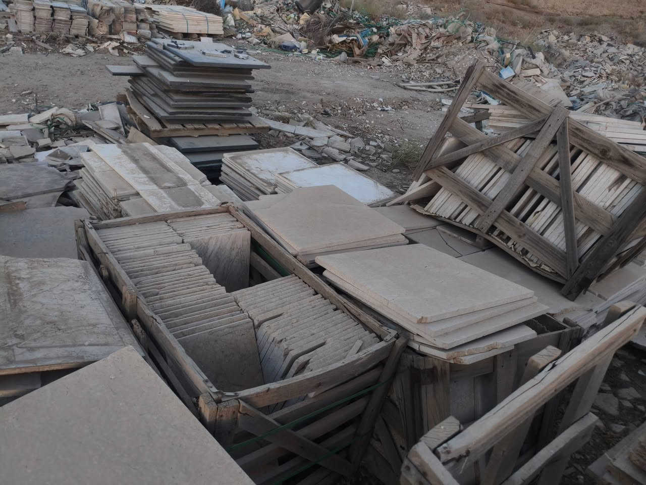 فضلات مرمر 60 ×60 + 30 ×60 + بايات  بسعر  مقارب للبلاش مناسب جدا  
الي يخدمنه يجي عليهن باجر 
*********** واتساب فقط
