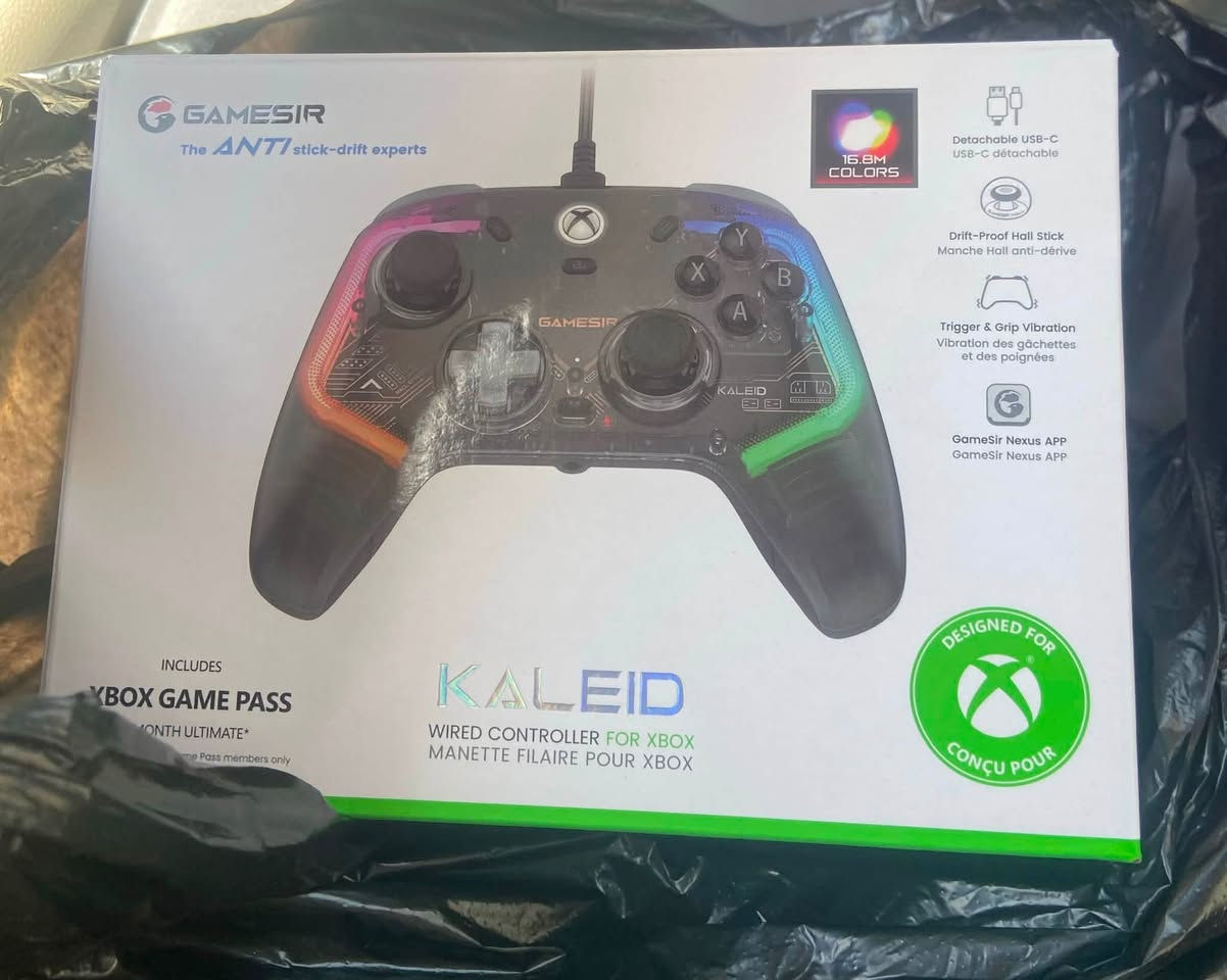 Xbox one s السلام عليكم مالك اول وجديد كلش نظافه 
100‎%‎ وياه يدته الاصليه ويده كيم سير احترافيه وحساب بيه كيم باس شهرين و450 لعبه رايده ب200 قفل مكاني بصره وما عندي توصيل ما متواجد هنا وهذه رقمي ***********
