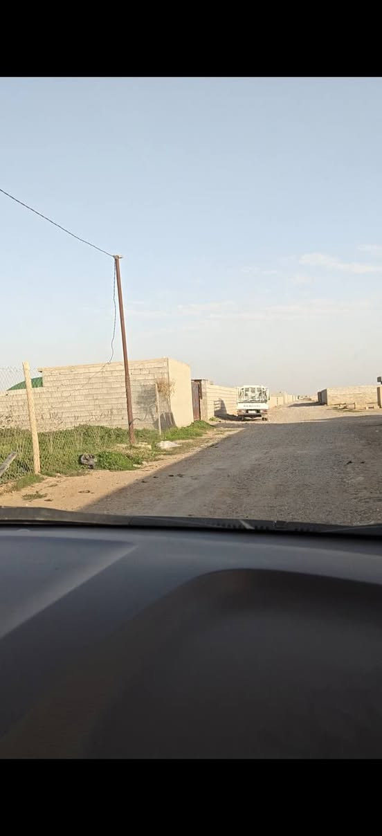 قطعة أرض للبيع مساحتها #تقريبا580 متر #الواجهة 13 متر .علما لمن اشتريتها كانت محددة ببلوكة بكل ركن بمساحة أكبر بس لمن الجيران حددو قطعهم والتزاما بهذه الحدود صغرت مساحة القطعة . 
العنوان #الفاروق خلف #جملون_الطاقة المنطقة مسكونة وبيها إعمار .
السعر 12 مليون . الراغب بالشراء يتصل على الرقم ***********
شكرا للأدمن مقدما .
