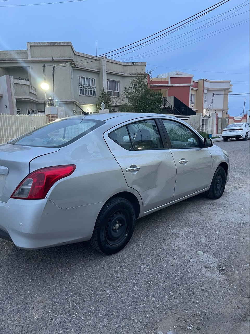 نيسان سني 2018 ،، السيارة بوضع جيد
محرك وگير بوضع جيد لكن يوجد مشكلة وهي تسريب بسيط من المحرك والگير ويمكن علاجه وتصليحه
المسافة المقطوعة 158000 كم
3 قطع صبغ ،، يوجد حالياً ضربة خفيفة من جهة الراكب الخلفي ،، سنوية وهزة تحتاج تجديد ،، سعر السيارة 70 ورقة قفل ،، رقم للتواصل واتس اب واتصال عادي *********** أربيل, العراق
