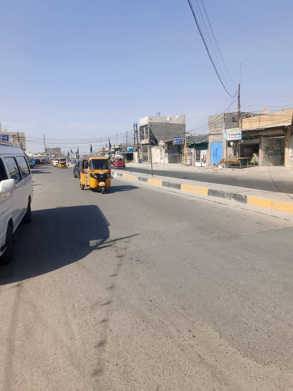 سلام عليكم بيت للبيع
منطقة حي ور  الشيشان قرب السده 
مساحه للبيت ٨٠  واجهته ٤ نزال٢٠ 
كلشي نضامي بل منطقه الصور امامكم 
للتواصل ***********
