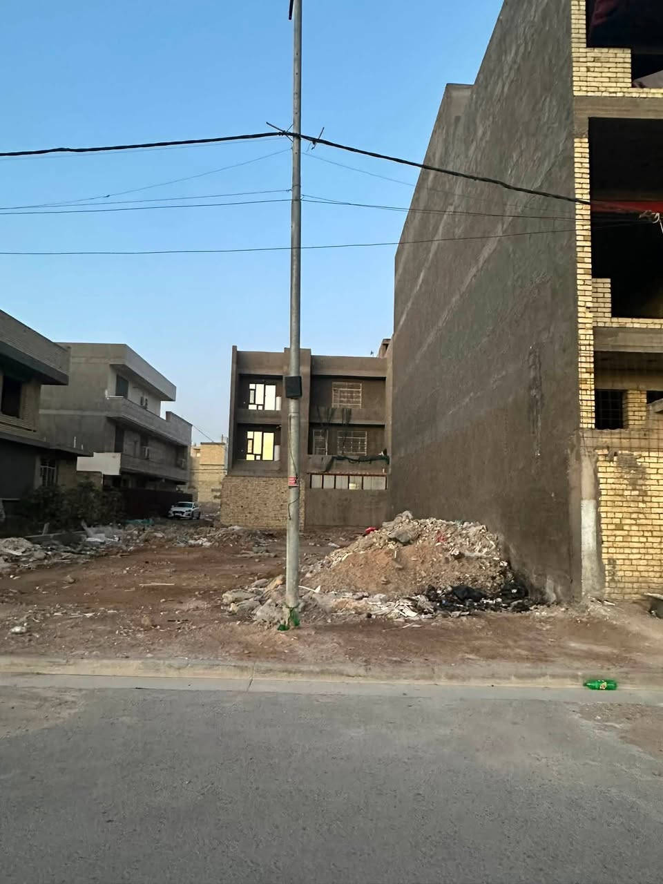 السلام عليكم
قطعه ارض في البلديات مقابيل القناة📍
المساحه100
5*20
وتشجير بضهر القطعه 5 امتار
++ تشجير مقابيل القطعه واضح ب الفيدو
الاستفسار ***********
