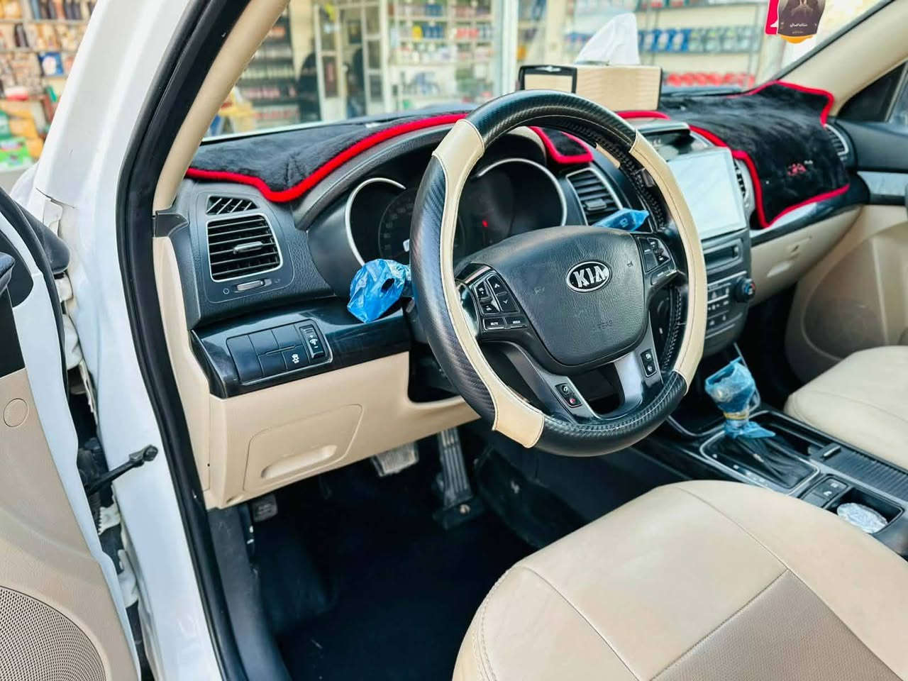 السلام عليكم
كيا سورنتو 2013 شكل 15 
فول مواصفات عدا البانراما 
بصمه ابواب
بصمه تشغيل 
محرك 3500 V6
سبعه راكب 
ثلاث قطع تبريد 
بيها بارد يم قبق البنزين الباقي كفاله 
رقم بغداد بأسمي تحويل ثاني يوم 
السعر 163 بيها مجال بسيط 

العنوان الرمادي ***********
