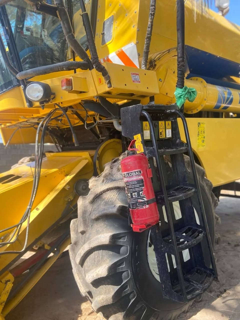 السلام عليكم..  للبيع حاصوده نيوهولند موديل 2013 
مشتغله 3000 
رقم اربيل.   حره 
جاهزه من كلشي 
ما ناقصه اي شي 
لعنوان ذي قار 
لسعر 75 مليون 
للاتصال ***********
