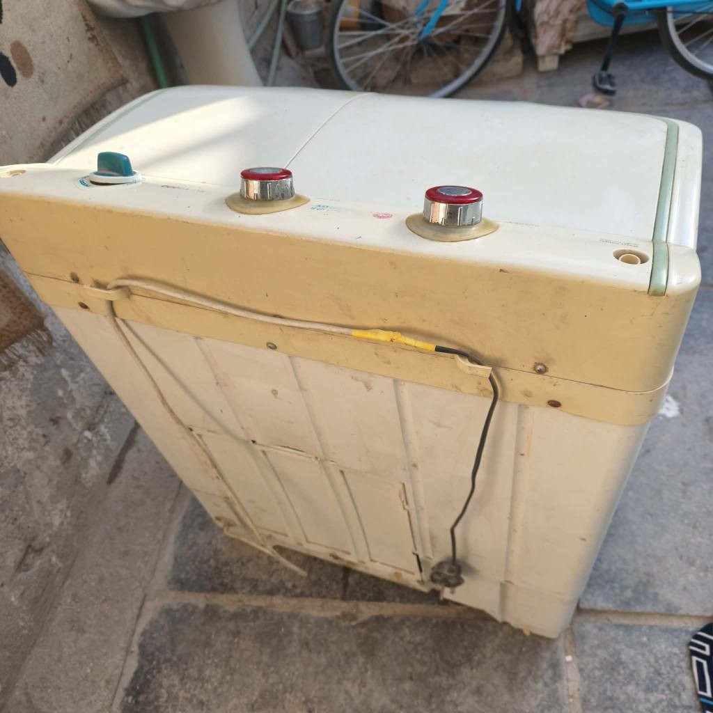 غسالة   ٨  كيلو ع فحص شغاله كل نقص مابيه جاهزه 

*********** ديوانية, القادسية
