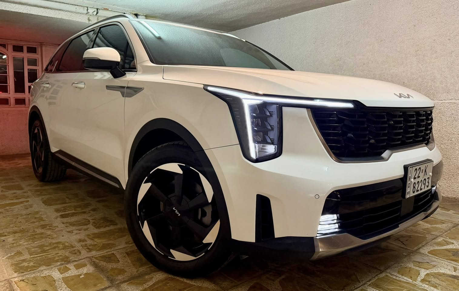 ⁨ كيا سورنتو خليجية رقم اربيل محرك 4 سلندر 2024
الرجاء قرائة التفاصيل اسفل المنشور قبل الاتصال 
:
موديل 2024
محرك 4 سلندر 2.500 
ماشية 40.000 كيلو حقيقي 
ويل كب حجم 19 الكبير / 7 راكب 
صندوق كهرباء / كشنات امامي كهرباء 
هاند بريك كهربائي + اوتوهولد 
جام بولرايز بالكامل عازل حراري تقريباً سعرة 300$
حساسات امامي وخلفي / انارة محيطية متغيرة 
بردات جانبية / كامة خلفية / تشغيل عن بعد 
السعر 24.000$ = 240 ورقة نهايته
مكفولة كير ومحرك وصدر وتبريد كله على وضع الشركة
:
رقم  باربيل مشتريهة من معرض تاج البنوك
 تريد تحويل او تريد وكالة عامة حسب رغبتك
مكان السيارة / بغداد / شارع فلسطين 
:
ملاحضات السيارة : صارت بيهة طخة جاملغ خلفي وانصبغ على كدهة وباب السائق تبديل صار بدون صبغ .. واكو اثر رصعات حالوب خفيفة بالبنيد والقمارة
ملاحضة صور الطخة قبل التصليح موجودة بالمنشور 
*********** / المهندس علي⁩
