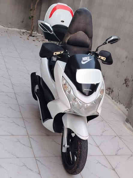 PCX جيل اول  ياباني حساس ازدحام  ستان حساس  تدفئه  يدات  لايت  زنون اشاره  ليد تايرات جدد  عدت الشركة  وسويجات ثنين بلاديه  الدراجه مناقصهه لو برغي مرقم وكامل ثاني يوم تحويل   ***********
