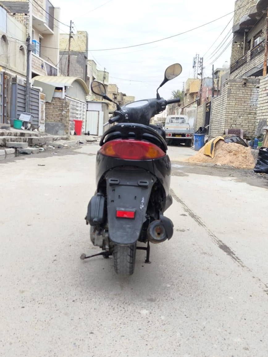 دراجة بريز رمبة مكفولة كاملة
كهربائيات كاملة 
تايرات جدد 
كفرات اصلية ختم واحد 
مكينة ما مفتوحة
فقط اكو صوت بالكلج الامامي 
سعرها ب480 وبيها مجال 
مكاني بغداد الشعب يم محطة سما بغداد 
رقم الهاتف ***********
