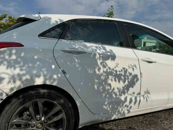 السلام عليكم 
النترا هاج باك وارد امريكي موديل ٢٠١٧
محرك 2000 GT
ماشية 85 قابلة للزيادة صور حادث مرفقة
 رقم أربيل تحكمات بالاستيرن 
سياره جاهزه السعر 107 ورقه 
وبيها مجال مكان السياره بغداد الدورة تفاصيل الاتصال ***********
