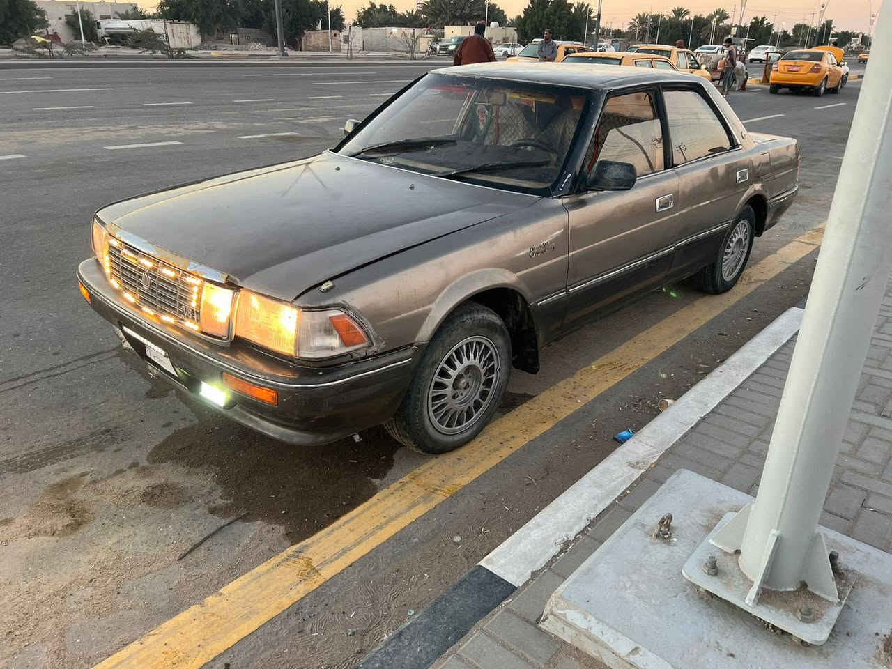 السلام عليكم 
هارتوب موديل 1990
مكفوله من الگص والنقل رقم كربلاء سنويه لل28 مشروع وطني تريد وكاله تريد تحويل 
مكينه 2 ونص گير كفاله 
كهربائيات شغاله 
بيها دخانه اول تشغيل من تحمه تگطع 
حداديه جديده تايرات جدد سبير 
السعر 23 ورقه بيع مستعجل مكاني البصره 
***********
