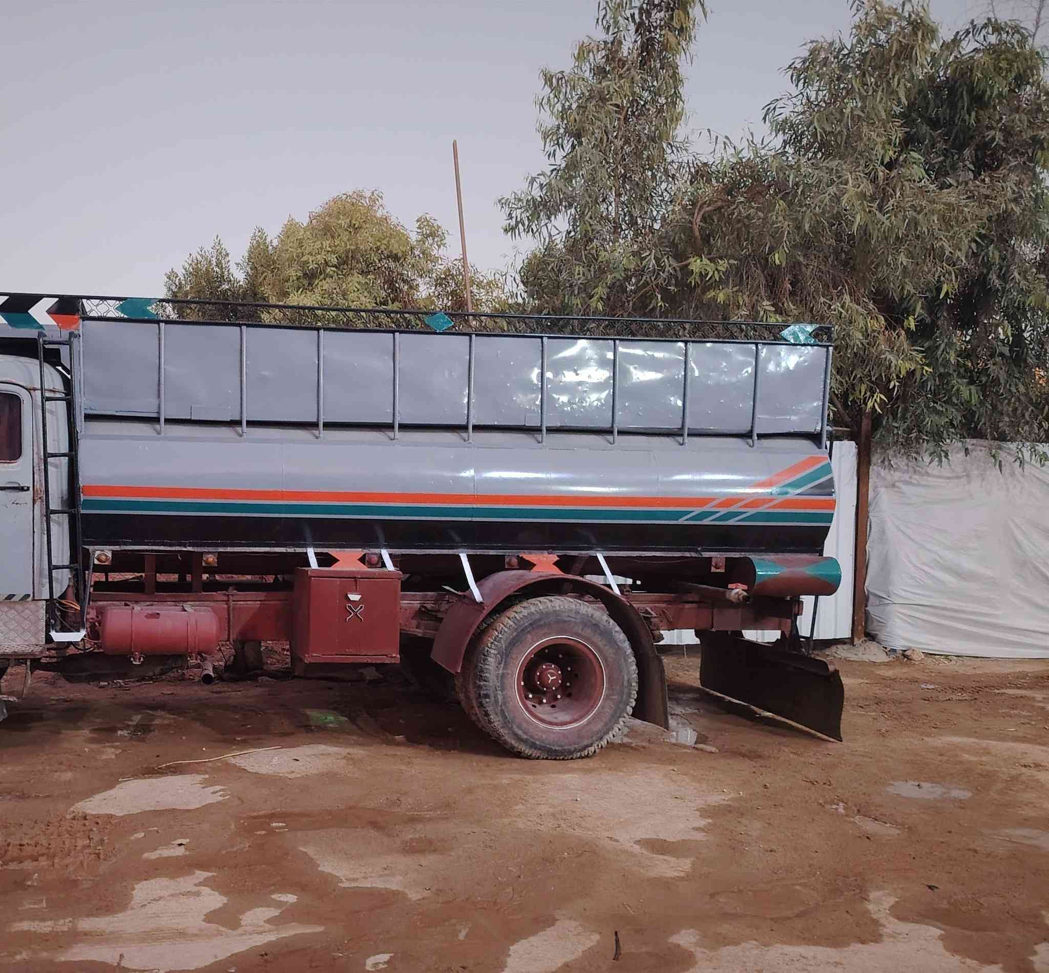 تنكر ابوردين للبيع مكان خان انص نظيف طول خمس أمتار ***********
